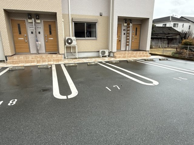 フェリオ勝原Aの駐車場