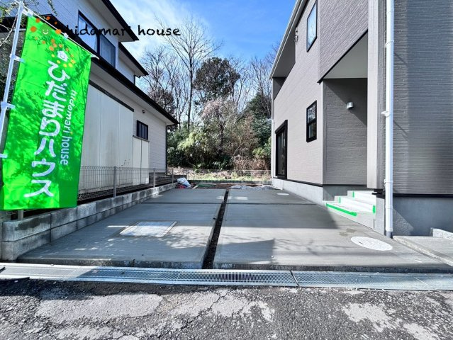 蓮田市黒浜　第10　新築戸建　リーブルガーデン01の駐車場