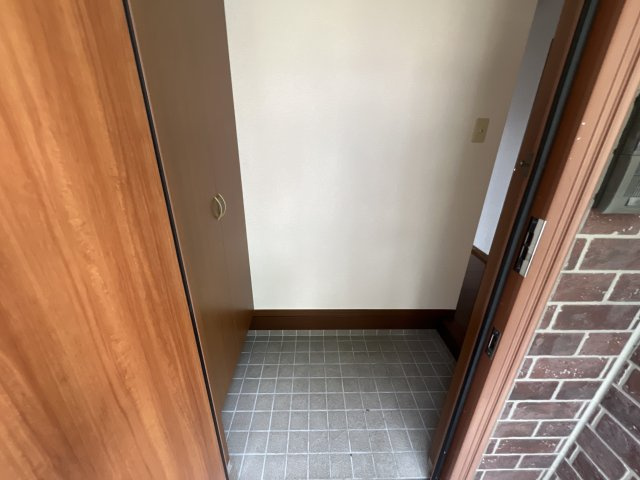 アンジ榮　Ｃ棟の玄関