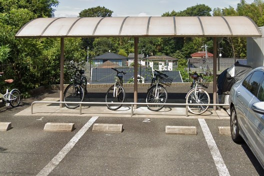 ルポゼ東中山の駐車場