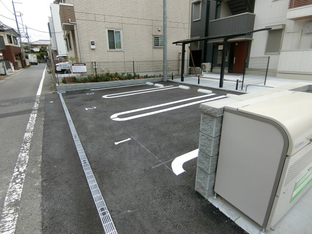 アヴェニールの駐車場
