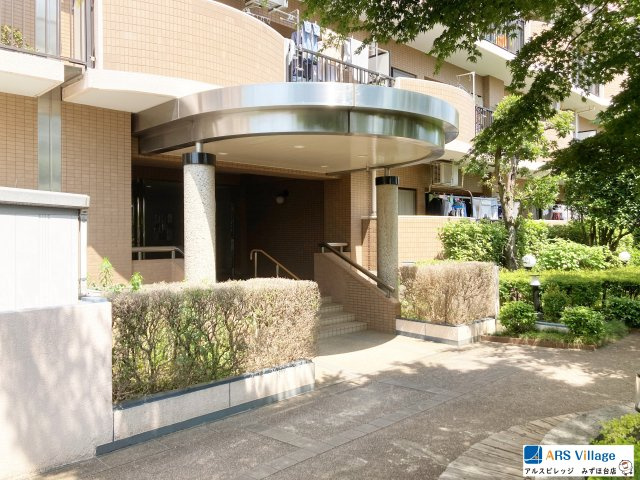 ハイラークみずほ台のエントランス