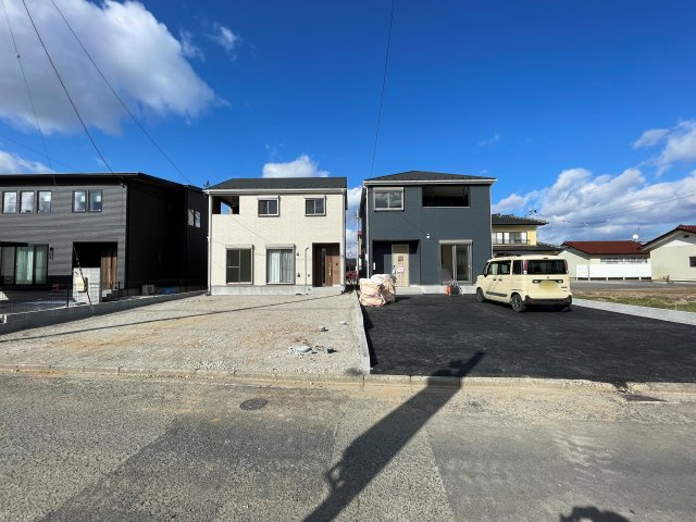 郡山市図景第2　Cradle Garden　全2棟の前面道路含む現地写真
