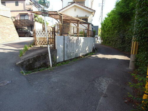 私市１丁目　中古一戸建ての前面道路含む現地写真|幅員4.1ｍ／4ｍ
■物件内覧・資金計画相談・住宅ローン相談、リフォーム相談、お問合せ受付中■
※当日・翌日のご内覧、ご相談はお電話でのお問合せがスムーズです！