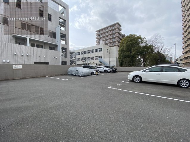 鶴見緑地コーポの駐車場
