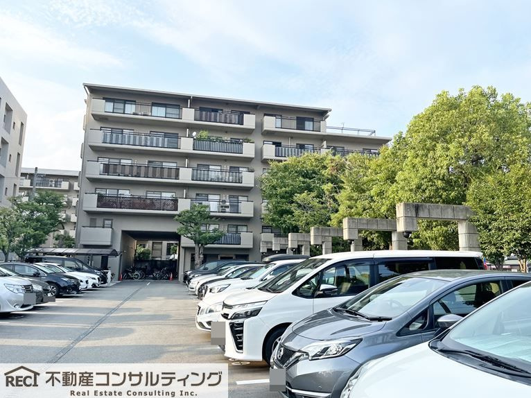 西宮能登レックスマンションの駐車場
