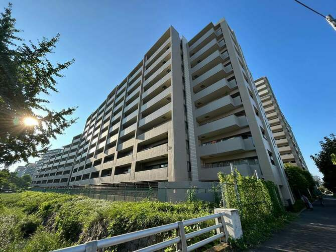 ディーグラフォート香里ケ丘ブライトフォートの外観|新しい生活にいかがでしょうか？外観はお住まいの顔になります。こだわりたいポイントですね。水回りリフォームやリノベーションも承ってます。
■現地見学・資金計画相談・住宅ローン相談もお問合せ受付中■