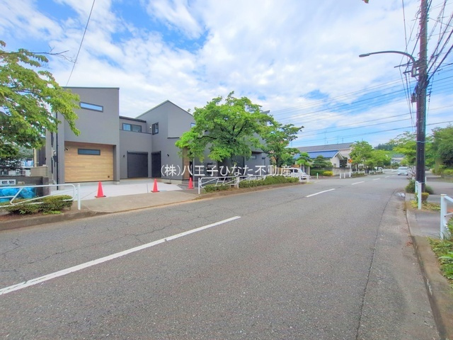 祝　成約済み　八王子市　堀之内　新築戸建ての前面道路含む現地写真|～仲介手数料無料☆八王子ひなた不動産～八王子市堀之内　新築戸建て