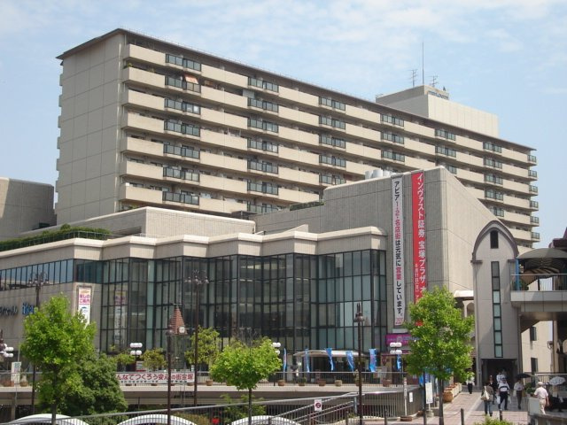 シティライフ逆瀬川（アピア1）の外観