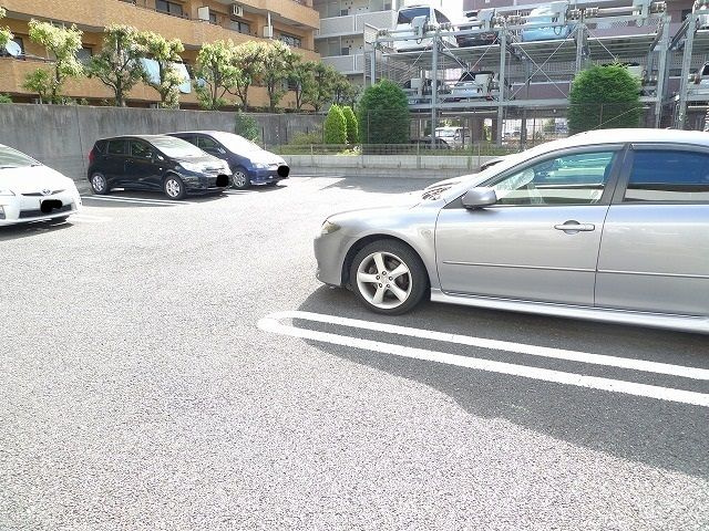 ブライト・ベルウッドの駐車場