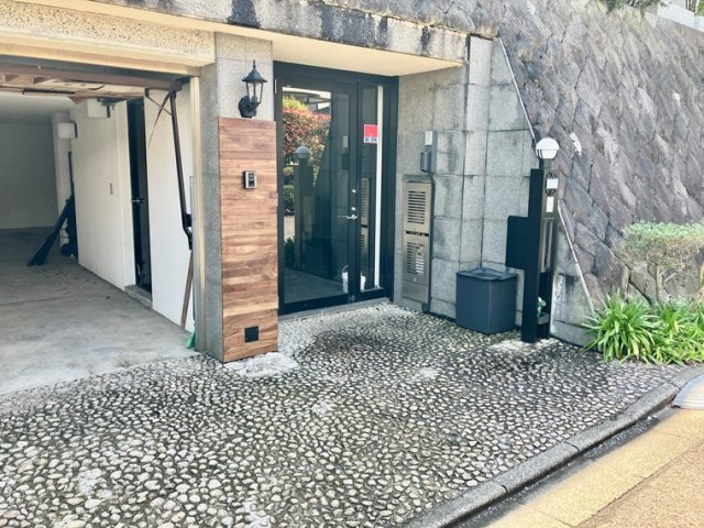 津西戸建のエントランス