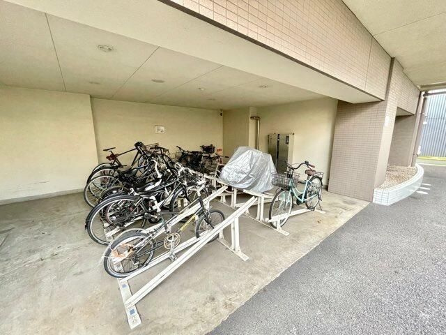 レジディア池尻大橋の駐車場|防犯カメラ　エレベーター　　