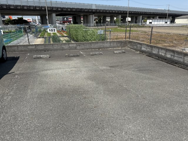 クローバーパルの駐車場
