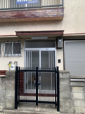 吉田貸家のエントランス