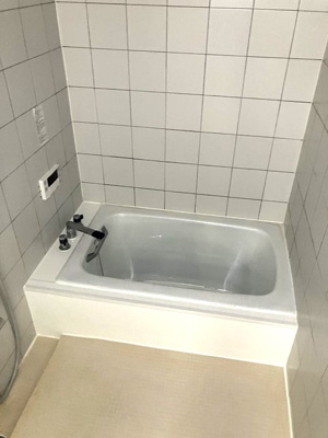 【浴室】 | 平成ハイツ | 家族の入浴時間がずれても温められる追い焚き機能付きのバスルーム☆お風呂に浸かって一日の疲れもすっきりリフレッシュ♪