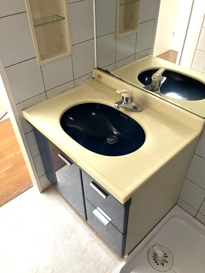 【洗面所】 | 平成ハイツ | ファミリータイプには必ず欲しい独立洗面台付きで朝の準備もらくらく♪お化粧するときに大活躍ですね！