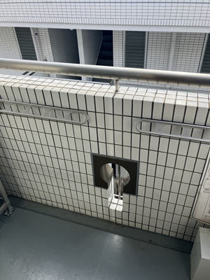 【バルコニー】 | 平成ハイツ | バルコニーは南西向きなので、お洗濯物はお昼からでも乾きそう♪気分転換をするにもおすすめです☆
