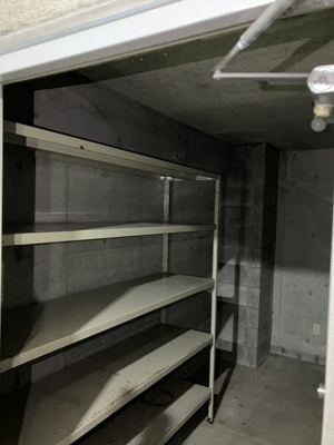 【その他共用部分】 | 平成ハイツ | スキー・ゴルフ用品や季節物など、かさばる荷物を収納するのに便利なトランクルームです◎（※有料）