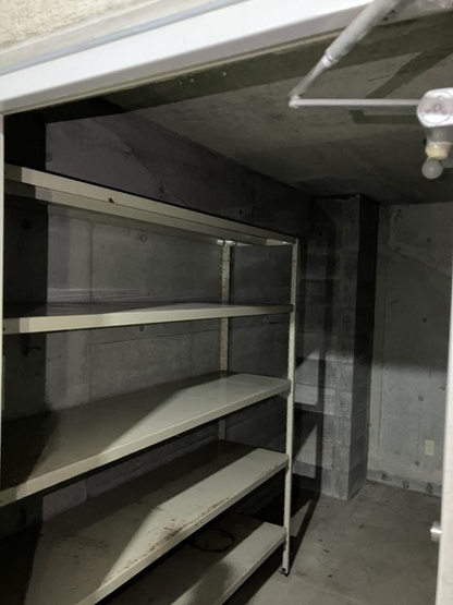 【その他共用部分】 | 平成ハイツ | スキー・ゴルフ用品や季節物など、かさばる荷物を収納するのに便利なトランクルームです◎（※有料）