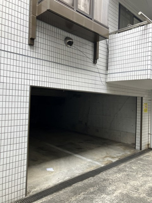 【駐車場】 | 平成ハイツ | いつでも目の届く敷地内に駐車場があります♪雨の時の乗り降りもらくらく♪