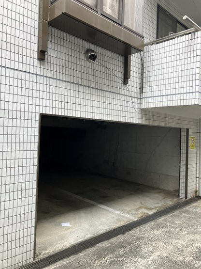 【駐車場】 | 平成ハイツ | いつでも目の届く敷地内に駐車場があります♪雨の時の乗り降りもらくらく♪