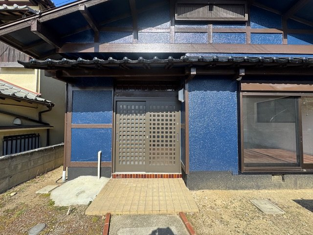 伏山戸建のエントランス