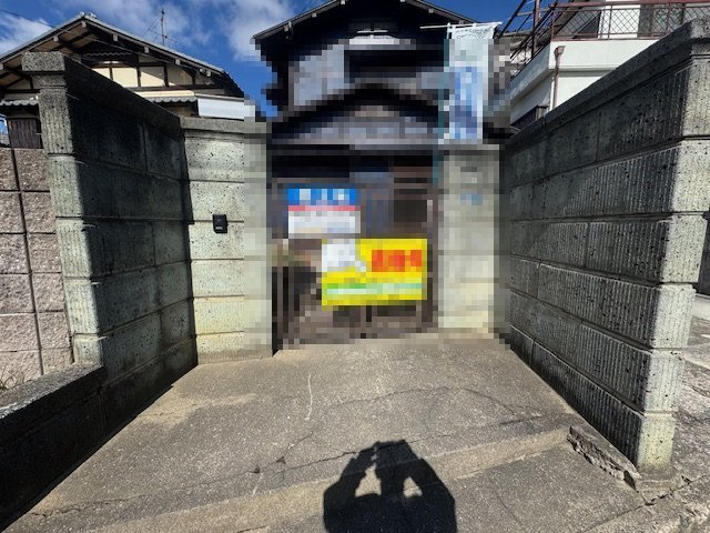 伏山戸建のエントランス