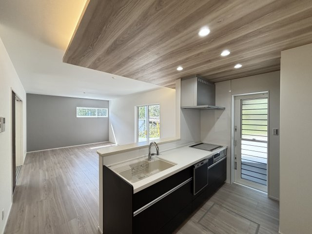 新築戸建　長楽寺1丁目の居間・リビング|LDK　18.1帖