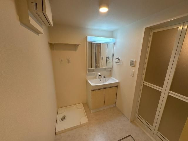 アルバ西岡本の独立洗面台