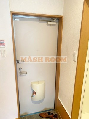 スチューデントハウスの玄関