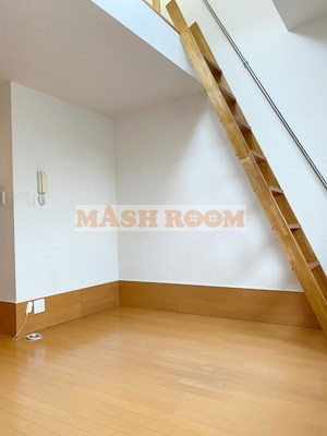 スチューデントハウスの居間・リビング