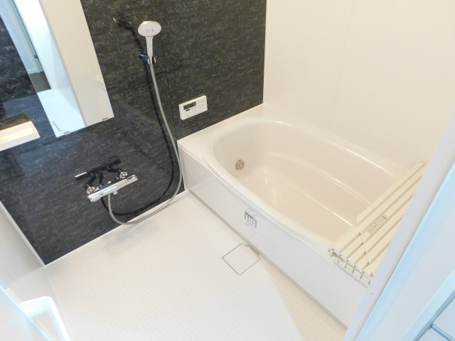 名古屋市中村区岩塚町字一里山の中古マンションの浴室|◇浴室◇　　ユニットバス新品交換　浴室乾燥機付　（２０２４年９月リフォーム済）