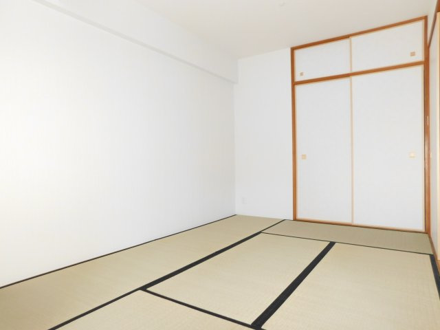 名古屋市中村区岩塚町字一里山の中古マンションの和室|◇和室◇　　明るい和室６．０帖　全居室収納完備！　（２０２４年９月リフォーム済）