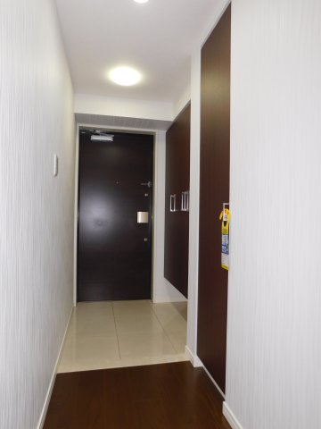 名古屋市中村区岩塚町字一里山の中古マンションの玄関|◇玄関収納◇　　家族の履物がしっかり収納できるシューズ収納付き♪　（２０２４年９月リフォーム済）