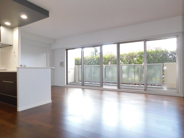 名古屋市中村区岩塚町字一里山の中古マンションのその他|◇リビング◇　　明るいリビング１８．８帖　陽当たり良好で明るい空間には自然と家族が集まります！　（２０２４年９月リフォーム済）