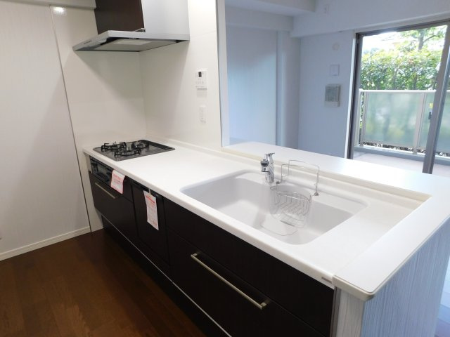 名古屋市中村区岩塚町字一里山の中古マンションのキッチン|◇キッチン◇　　システムキッチン新品交換　食洗機付き　（２０２４年９月リフォーム済）