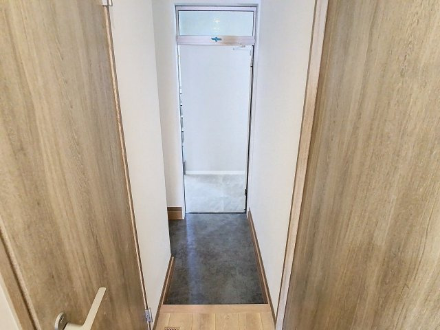 クレスト青柳の玄関