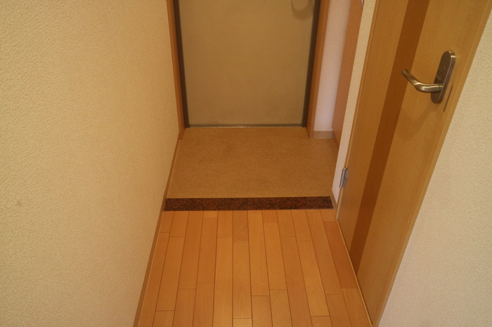 リュイール桃山台の玄関