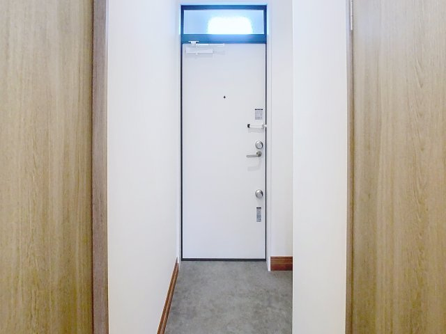 クレスト青柳の玄関|サンプル写真になります。