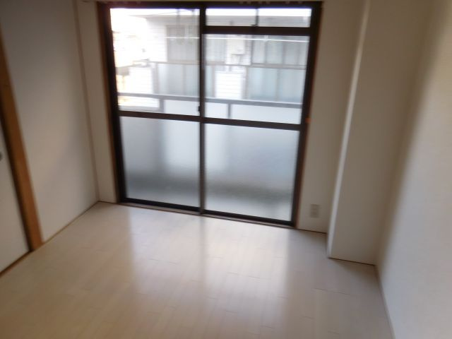 郡家シャトルマンションの内装