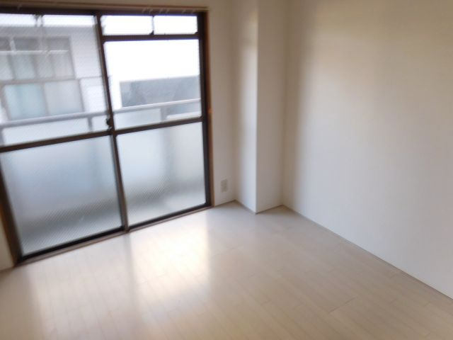 郡家シャトルマンションの寝室