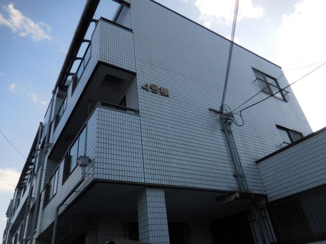 郡家シャトルマンションの外観