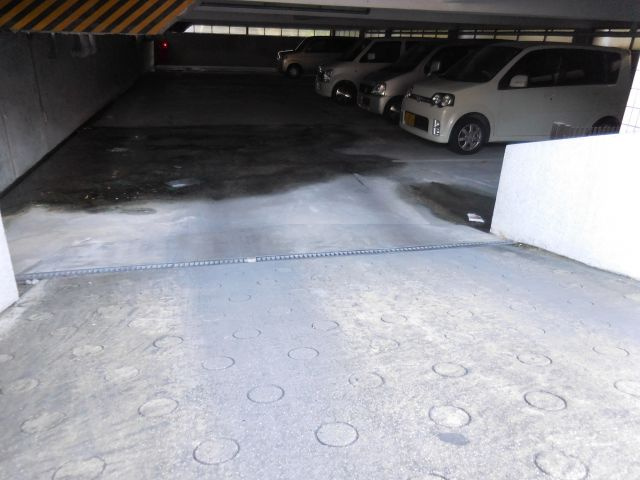 郡家シャトルマンションの駐車場