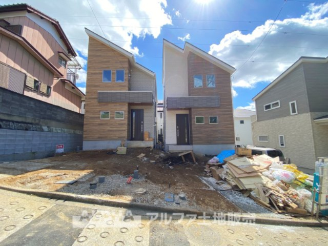 多摩市聖ヶ丘3丁目新築2棟の外観|【outward appearance】
◆外観◆外壁のサイディングは軽量化で高い耐震性を発揮、加えて外壁に付着した汚れを雨でクリーニング。防汚でお手入れいらずで大変重宝します。