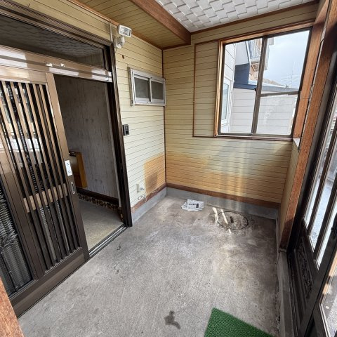 室蘭市高砂町2丁目8-9戸建の玄関