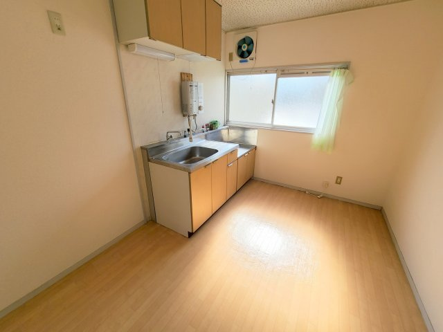 松美台ハイツの居間・リビング