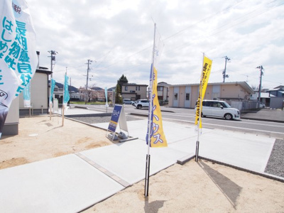 【前面道路含む現地写真】 | Livele Garden.S　北土地区画第５　１号棟