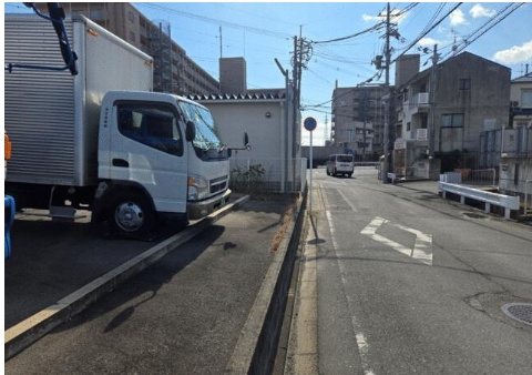 横大路貴船店舗付き住宅の駐車場