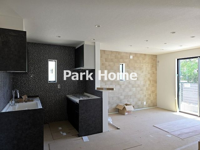 高知市一ツ橋2丁目-6号地　新築戸建ての居間・リビング|１F:14.5LDK　2025.8月：建築中