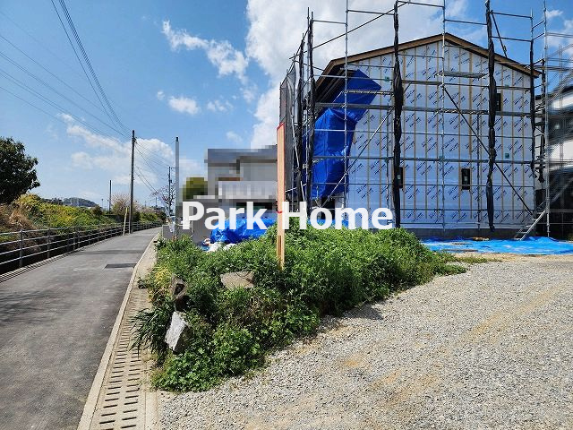 高知市一ツ橋2丁目-6号地　新築戸建ての前面道路含む現地写真|2025.4月